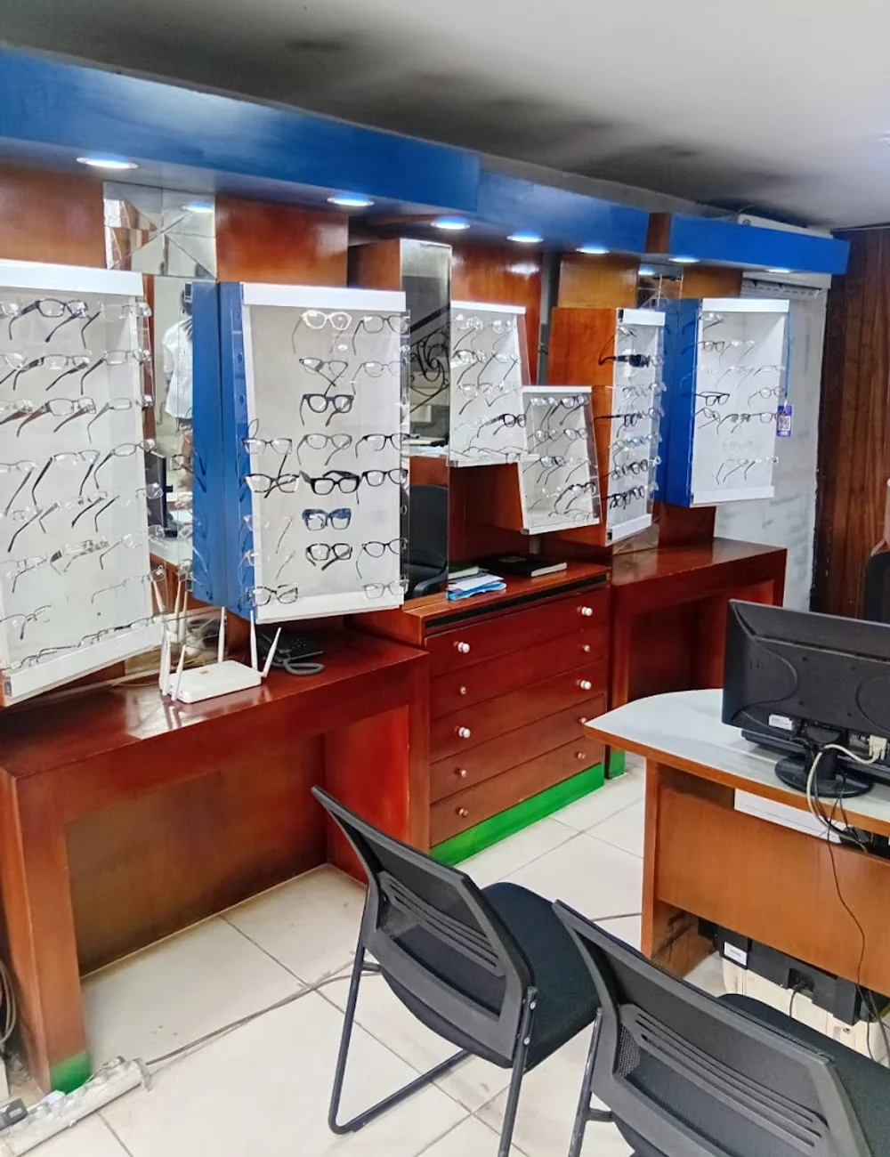 Présentoirs de montures chez Optic Premium